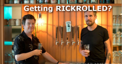 Rick Astley und Mikkel Borg Bjergsø